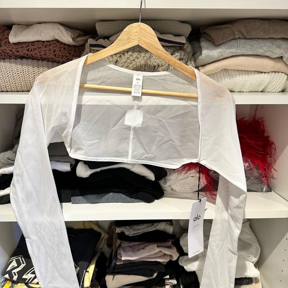 Alo yoga shrug